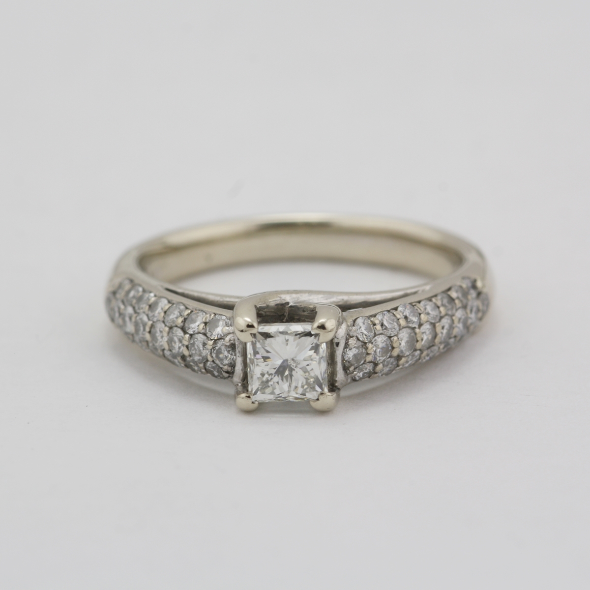 Pre-Owned Diamond Engagement Ring