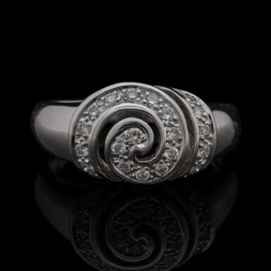 Pre-Owned 18K White Gold Swirl Diamond Ring