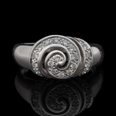 Pre-Owned 18K White Gold Swirl Diamond Ring