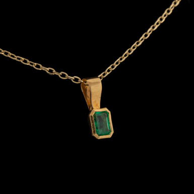 Pre-Owned 18K Colombian Emerald Pendant