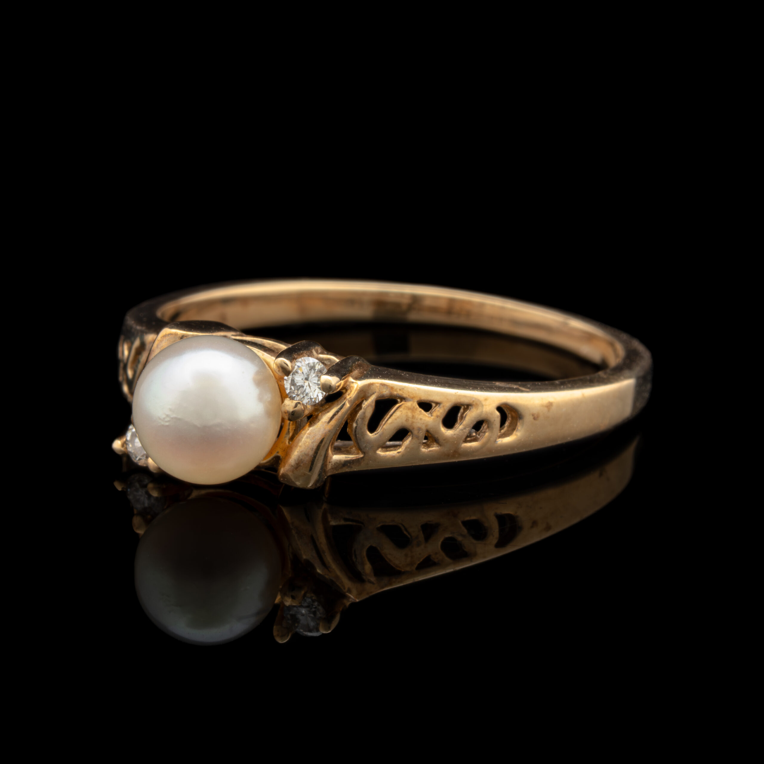 Pre-Owned Pearl & Diamond Ring in 10K