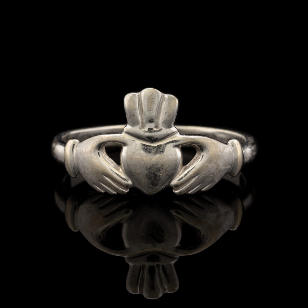 Pre-Owned Traditional Claddagh Ring in 10K