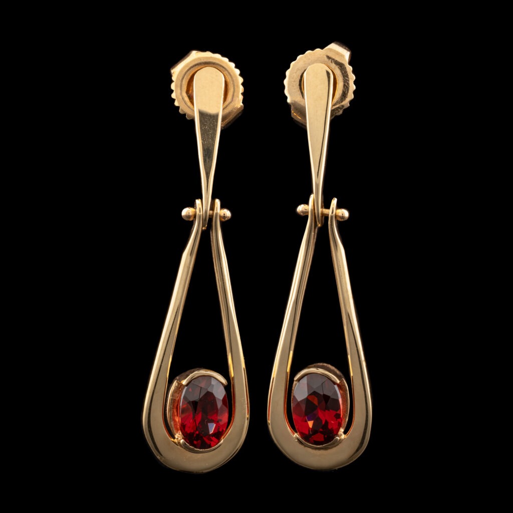 Pre-Owned 1.12 Carat tw Garnet Dangle Earrings in 14K