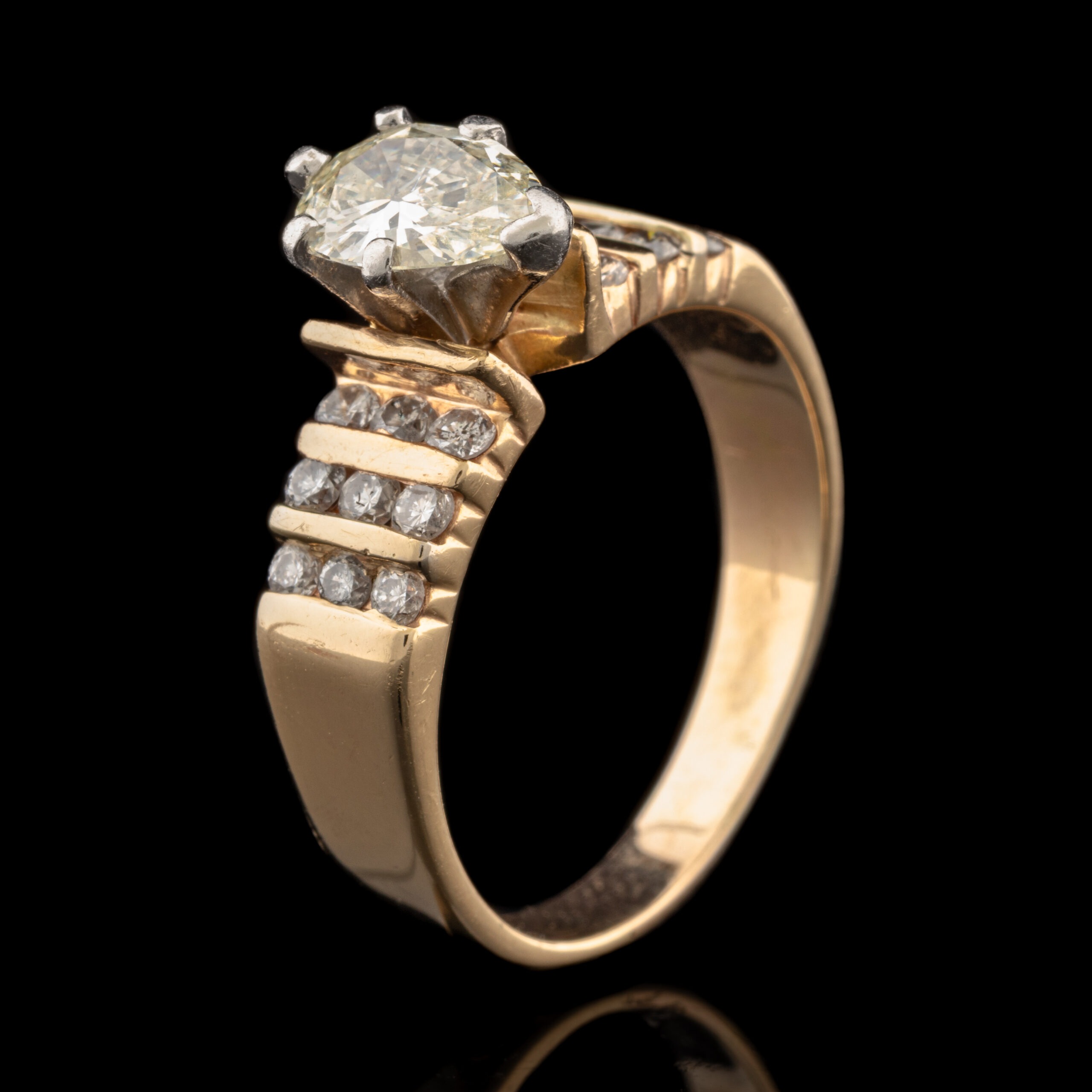 Pre-Owned 1.52 Carat tw Pear Diamond Ring in 14K