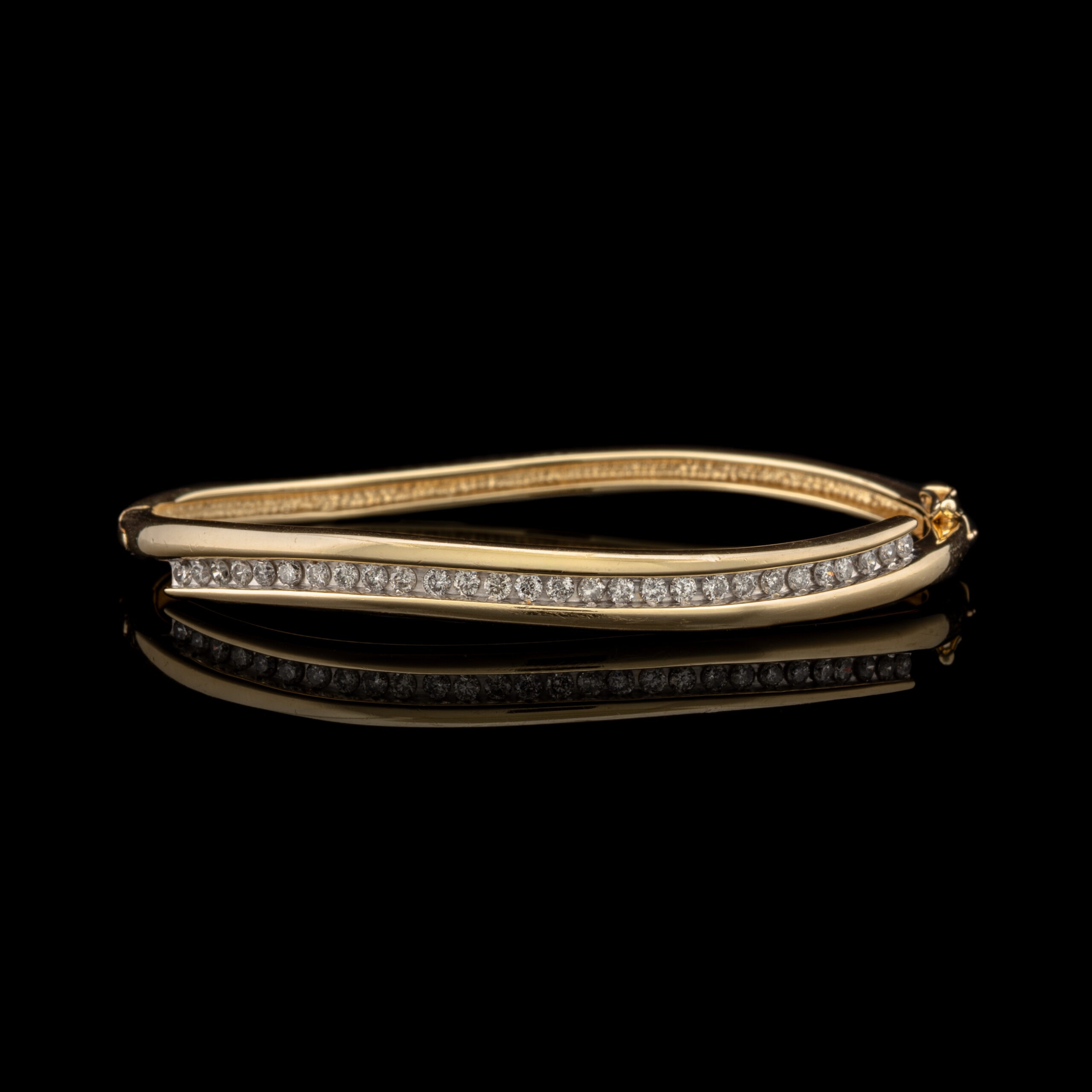 Pre-Owned 1.10 Carat tw Diamond By-Pass Bracelet in 14K