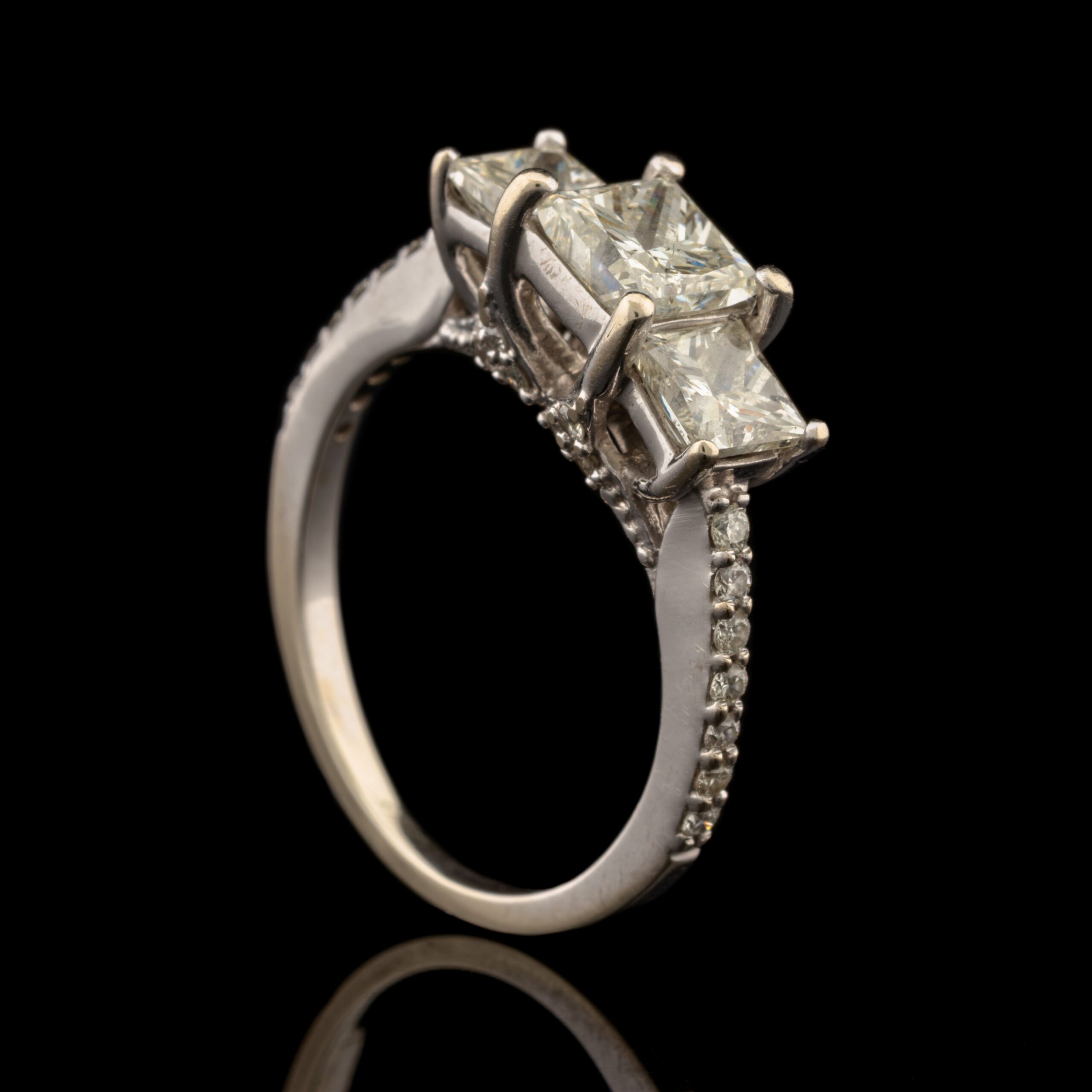 Pre-Owned 1.87 Carat tw Diamond Ring in 14K White Gold